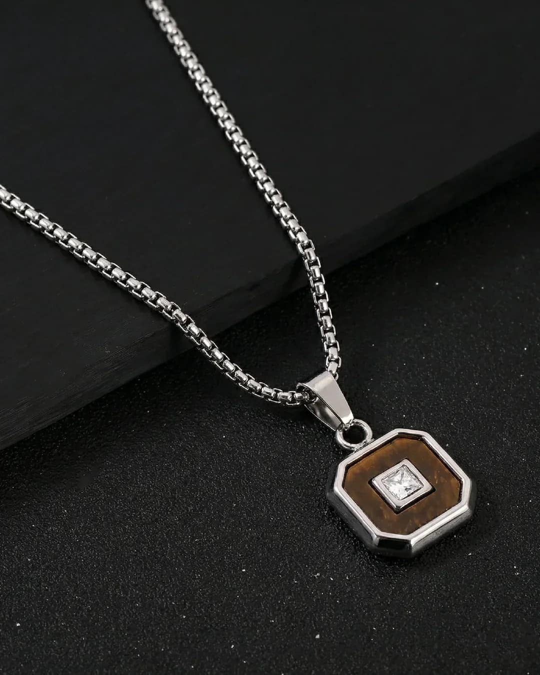 B Classy men’s pendant composition